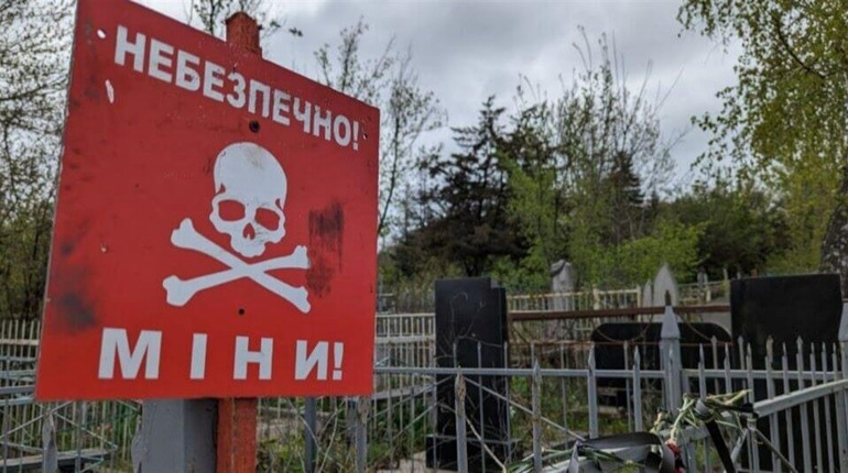 Мешканців Великобурлуцької громади закликали утриматися від відвідування кладовищ на Радоницю