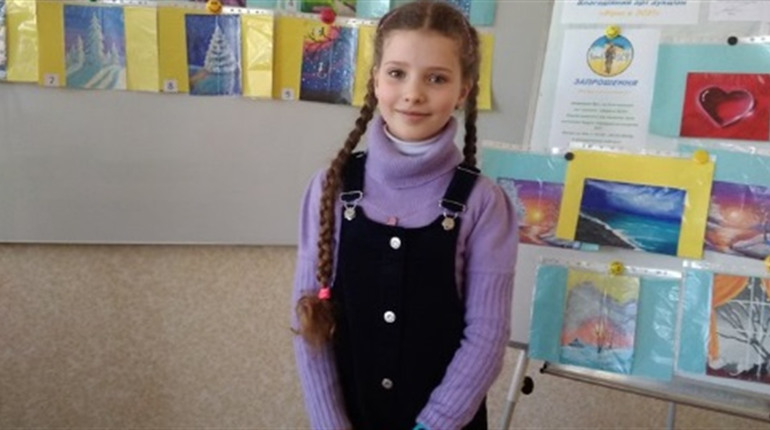 Учениця з Таврійська допомагає ЗСУ