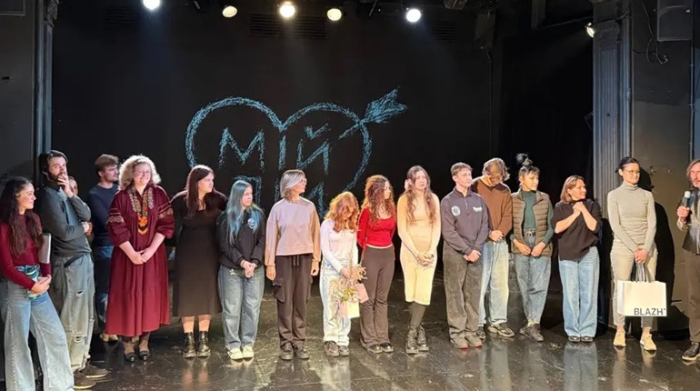 “Мій дім”: щемкі історії херсонських підлітків прозвучали зі сцени Молодого театру