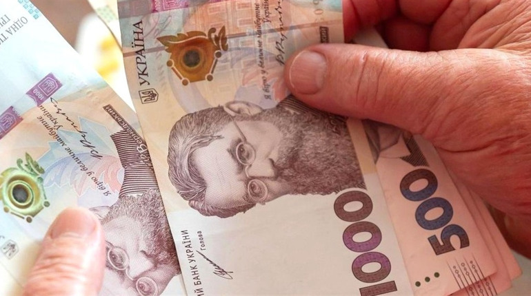 З 6 квітня почали виплачувати державну допомогу в розмірі 1500 гривень деяким категоріям населення