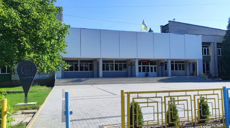 У Дрогобичі на фасаді ліцею №16 встановлять меморіальні дошки ще трьом його випускникам: буде чотири