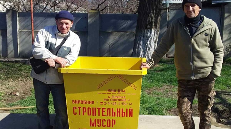 У Мирному та Широкій Балці з'явилися вперше в історії сіл контейнери для сміття
