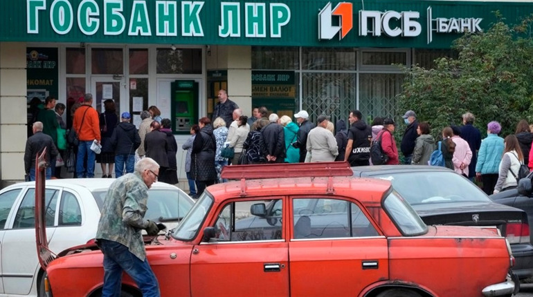 Мобілізація - на носі. На Луганщині банки окупантів передають дані про клієнтів до військкоматів