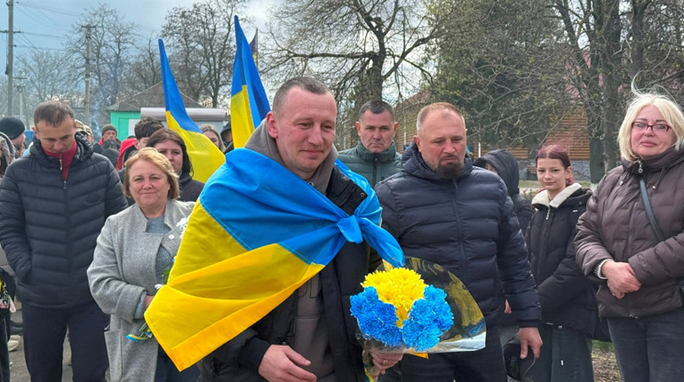 У Грушівці на Первомайщині зустріли звільненого захисника