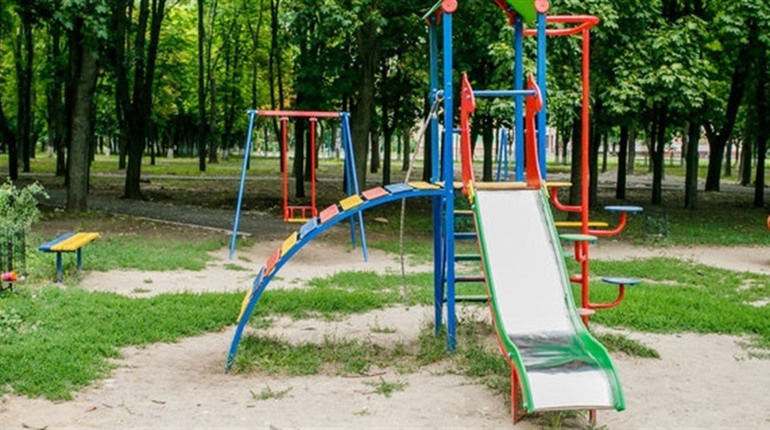 У селах Сопачів, Собіщиці та Старій Рафалівці встановили дитячі майданчики