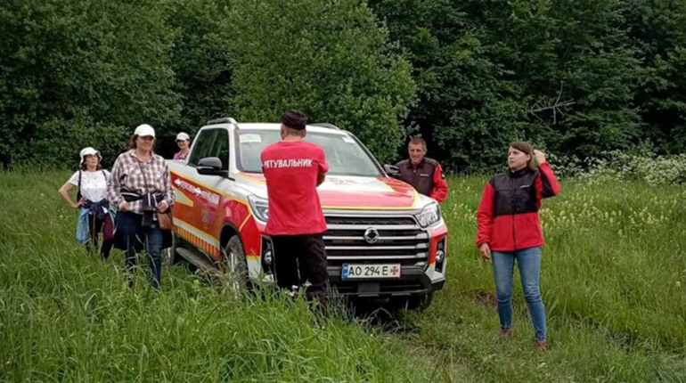 На Закарпатті в горах врятували трьох людей: що відомо