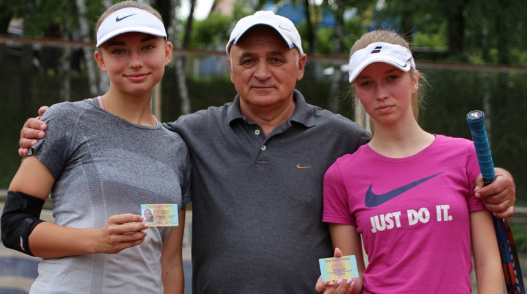 Займаються з 7 років: тенісистки зі "Спортовця" отримали посвідчення кандидаток у майстри спорту