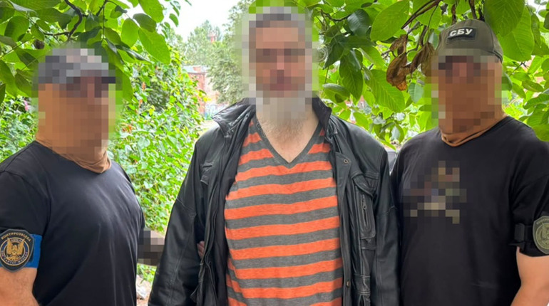 Зливав координати військових в Одесі: СБУ схопила одесита, який наводив ракети на місто