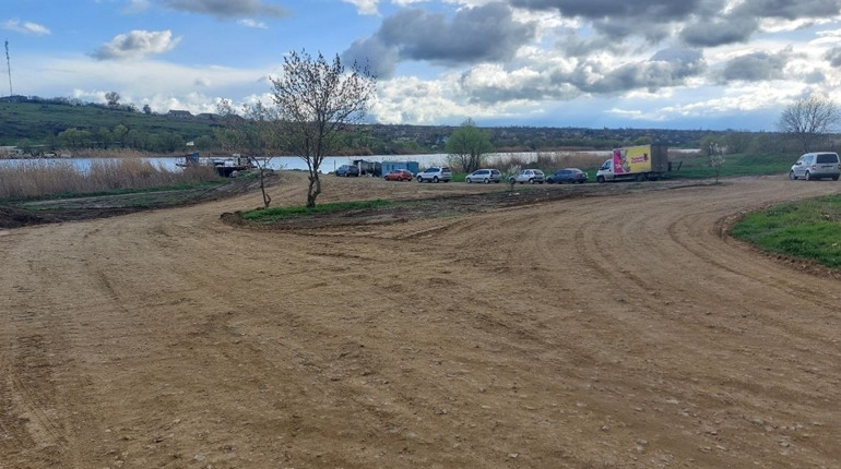 До поромної переправи відремонтували дорогу. Хто цей благодійник?