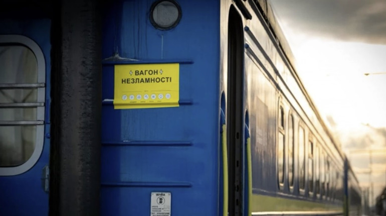 Пункти незламності Укрзалізниці працюють на Полтавщині: де зігрітися та зарядити телефон