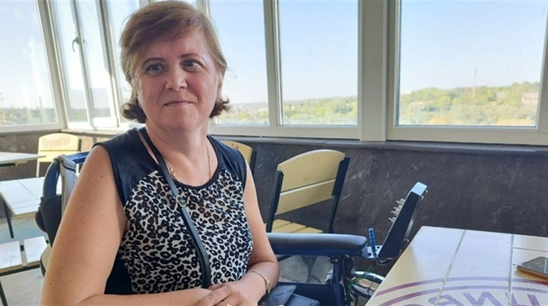 ​​​​​​​«Від депресії рятує рукоділля»: інтерв'ю з первомайчанкою, яка вже 30 років у візку