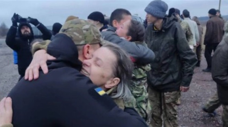У числі повернутих днями з полону українців - захисник з Вараша