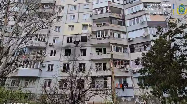 На Херсонщині армія рф завдала ударів по критичній та соціальній інфраструктурі, житлових кварталах