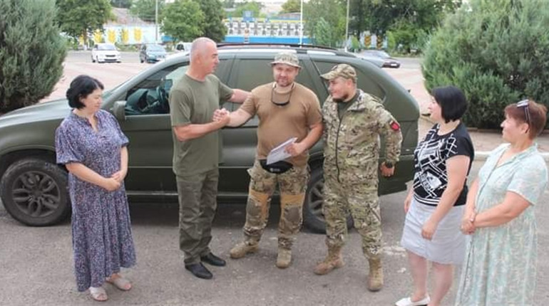 Іванівська громада відправила на фронт черговий автомобіль