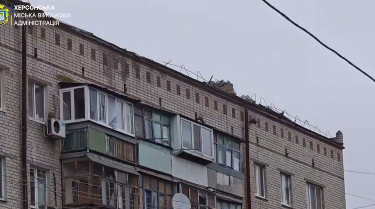 На Херсонщині армія рф завдала ударів по житлових кварталах, критичній та соціальній інфраструктурі