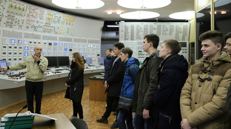 Доступно про складне. Пізнавально-освітні проєкти в інформаційному центрі ПАЕС