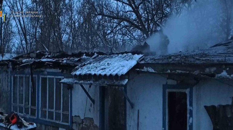 У Свердлівці Сватівського району сталася пожежа у будинку: подробиці
