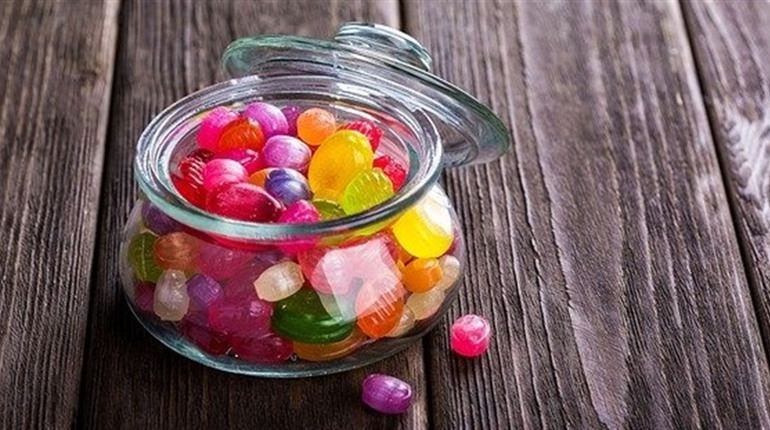 Не лише цукерки: вісім продуктів, які шкодять зубам