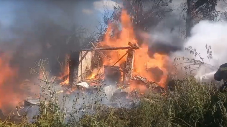 Рятувальники, які боролись із пожежею, потрапили під повторний обстріл