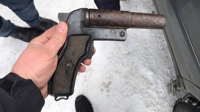 У Володимирці поліція затримала чоловіка, який продавав зброю
