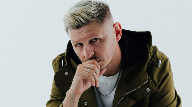 Тільки їй я можу довіритись: «Фіолет» випустив відвертий сингл про магію стосунків під час війни