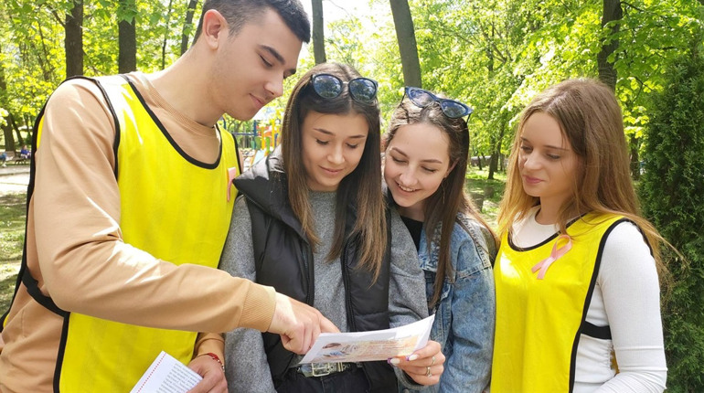 Жінок Первомайщини закликали пройти обстеження на виявлення раку: студенти-медики провели акцію