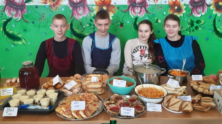 Учні Великокаратульської гімназії на Переяславщині зібрали майже 12 000 гривень для захисників