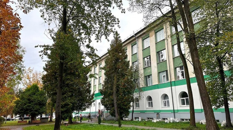 Коли дрогобичани зможуть користуватися державним МРТ, який купили два роки тому