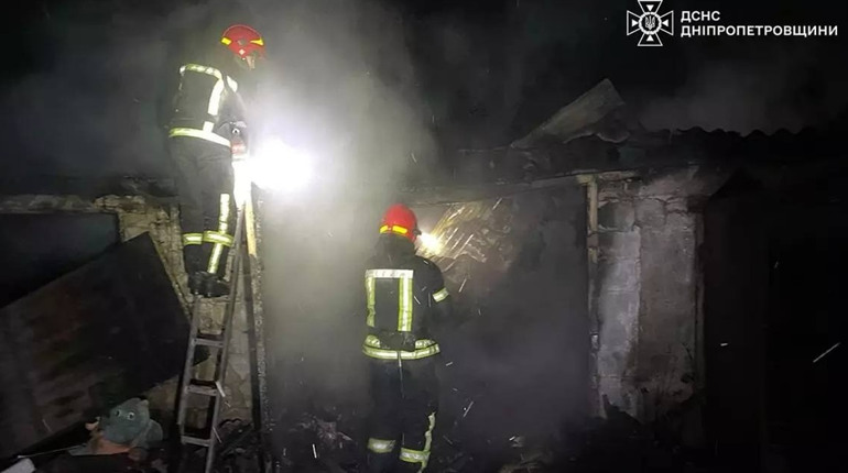 У Жовтих Водах ліквідували пожежу в гаражному кооперативі: горіли п’ять боксів