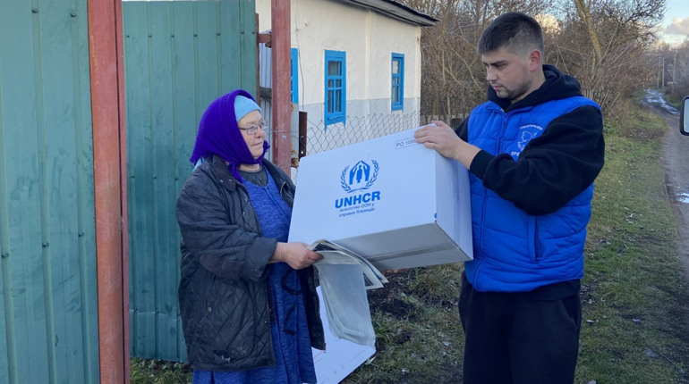 Глухівські родини отримали зимові набори для утеплення від благодійників