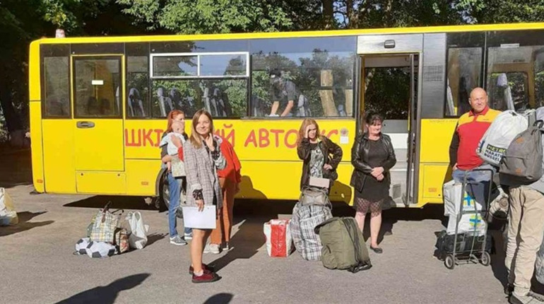 Ще 13 переселенців приїхали з Донеччини до Звягельського району