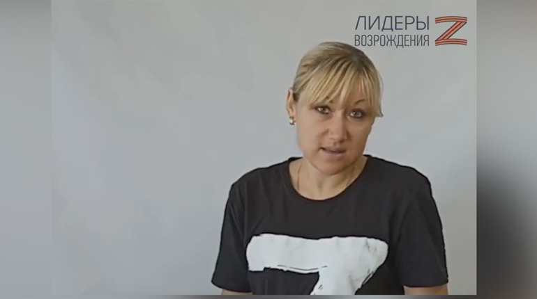 Очолила школу при окупантах на Херсонщині: вчительку іноземної мови підозрюють в колабораціонізмі