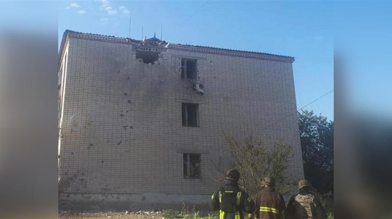 Черговий обстріл на Херсонщині: окупанти поцілили у будинок — постраждала жінка та троє дітей