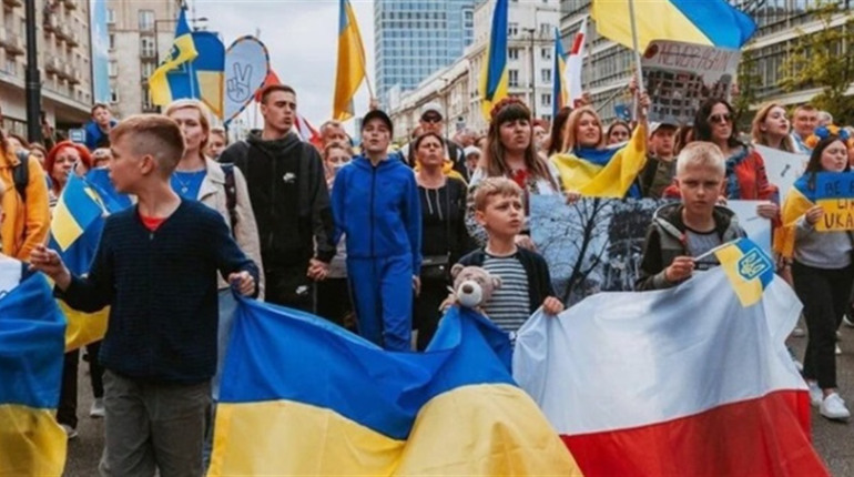 Поляки різко змінили ставлення до українців: що показало опитування