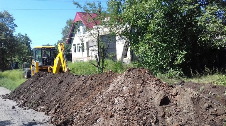 Во Врубовке идет замена водопроводных труб на одной из улиц