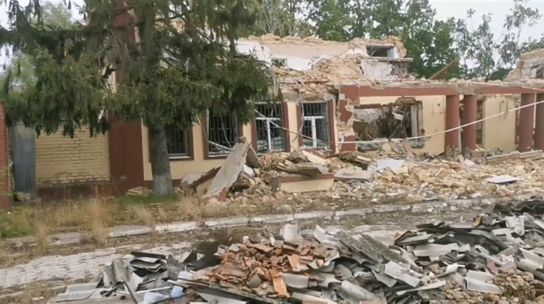 На Херсонщині ворожі снаряди поцілили у вежу мобільного зв'язку та магазин
