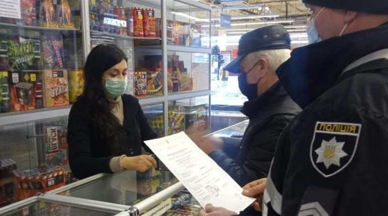 За 22 грудня поліцейські Херсонщини перевірили понад 900 підприємців щодо виконання норм карантину