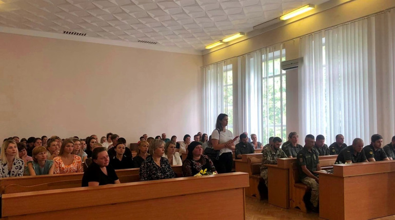 Ордена, медалі, нагрудні знаки: у Сарненському районі відзначили військовослужбовців