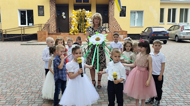 Прощання з дитинством: як у Дмитрівській громаді пройшли випускні у дитячих садочках