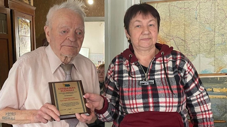 Надзвичайному оптимісту і життєлюбу - 100!
