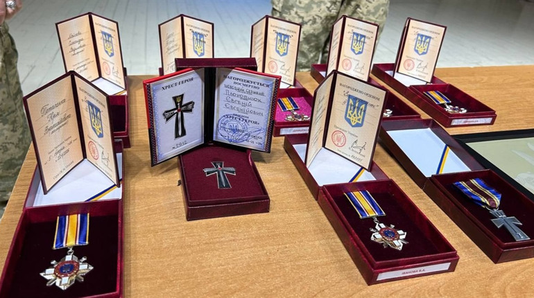 Родинам загиблих військових з Одещини вручили державні нагороди та відзнаки посмертно
