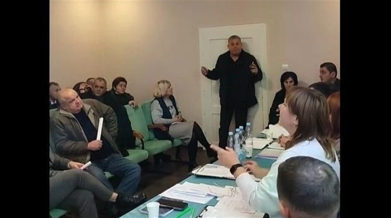 Депутат Сергій Батрин підірвав три гранати в сільраді на Закарпатті: постраждали люди