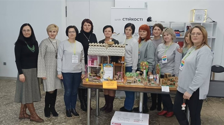 Як забавити дітей тим, що лежить у коморі: у Бориславі відбувся фестиваль з виготовлення іграшок