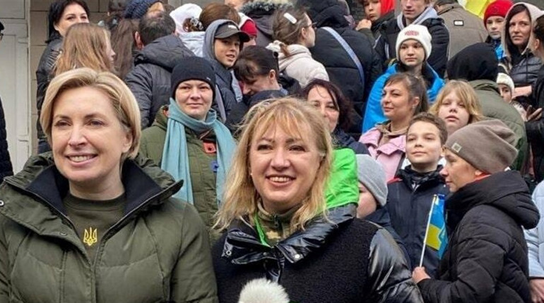 Школу імені Пушкіна в Херсоні, де позувала Ірина Верещук у 2022 році, перейменували