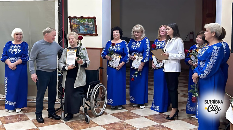 Посмішки, сльози, овації: у Біляївці відзначили працівників культури та аматорів народного мистецтва