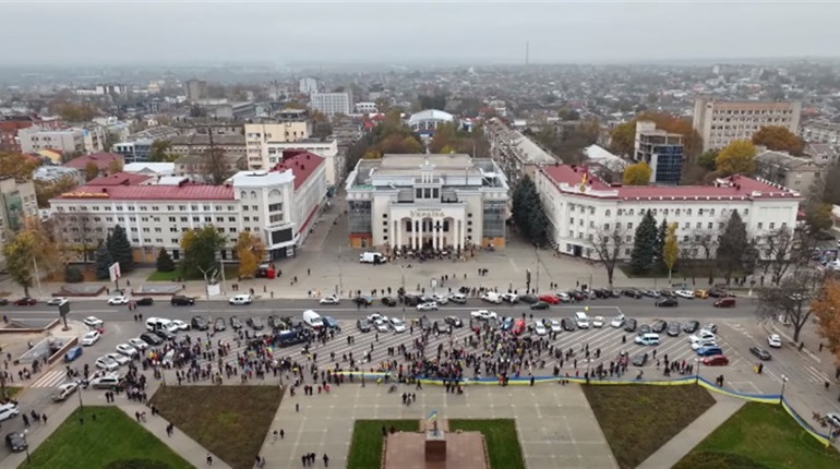 Звільнення Херсона у документальному фільмі Дмитра Комарова "Рік" (відео)