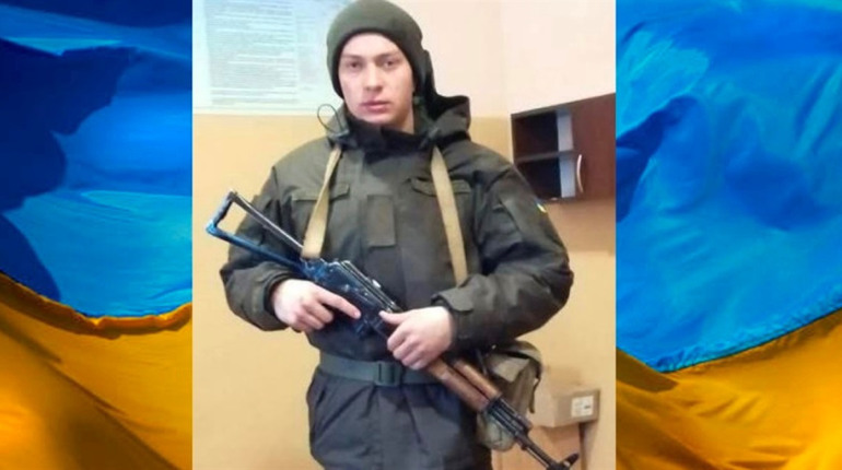 На щиті нацгвардієць Ян Бабіцький — загинув, захищаючи Україну