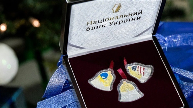 «Щедрик – колядка дзвонів»: Нацбанк до Різдва випустив набір пам’ятних монет