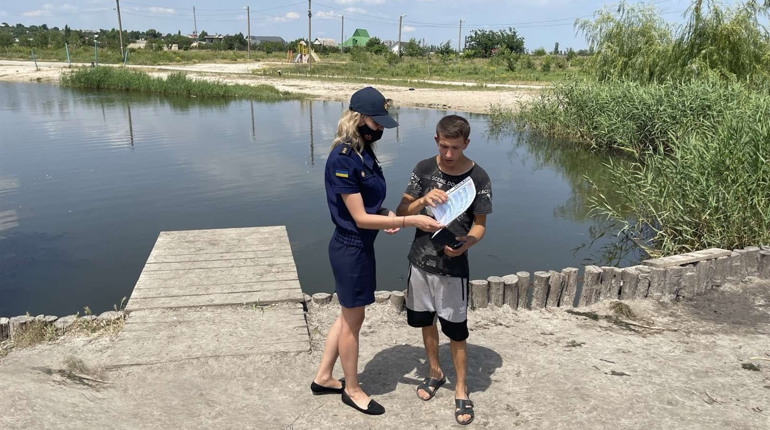 Рятувальники провели профілактичні бесіди з батьками і дітьми