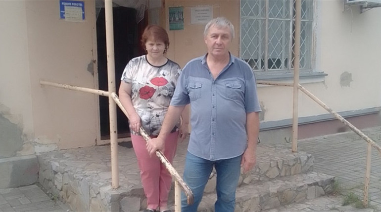 Головне повернутись, а не заробити: Віктор та Надія Панікар розповіли, як возять продукти в Рижівку